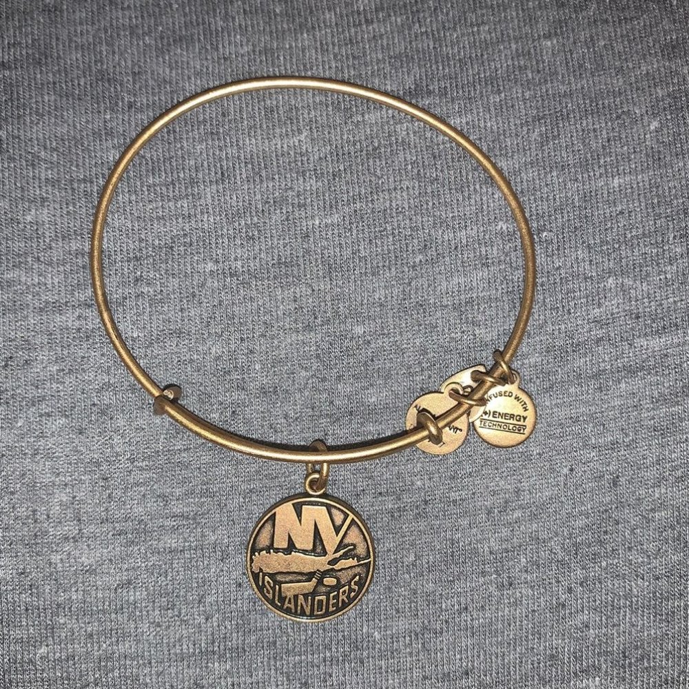 COPY - NWT Alex and Ani NY Islanders bracelet NWT